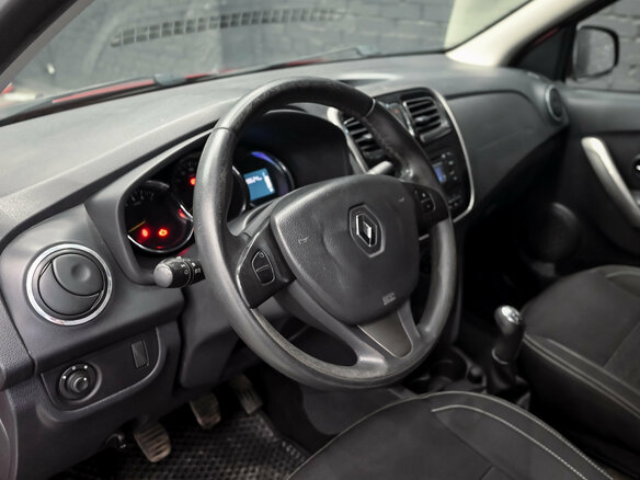 2014 Renault Logan II, красный, 650000 рублей - вид 16