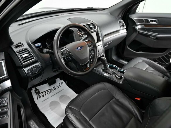 2017 Ford Explorer V Рестайлинг, чёрный, 2225000 рублей - вид 5
