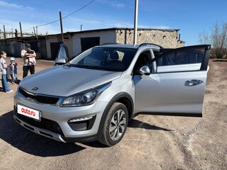 2019 Kia Rio X-Line IV, серебристый, 1720000 рублей, вид 3