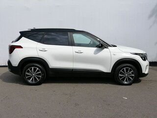 2023 Kia Seltos I Рестайлинг, белый, 1950000 рублей, вид 4