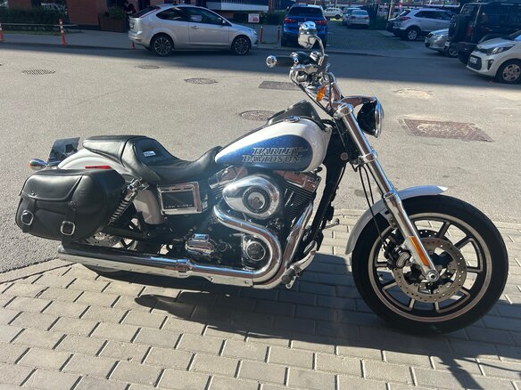 2015 Harley-Davidson Dyna Low Rider, белый, 990000 рублей - вид 1