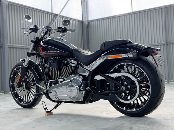 2024 Harley-Davidson Breakout, чёрный - вид 4