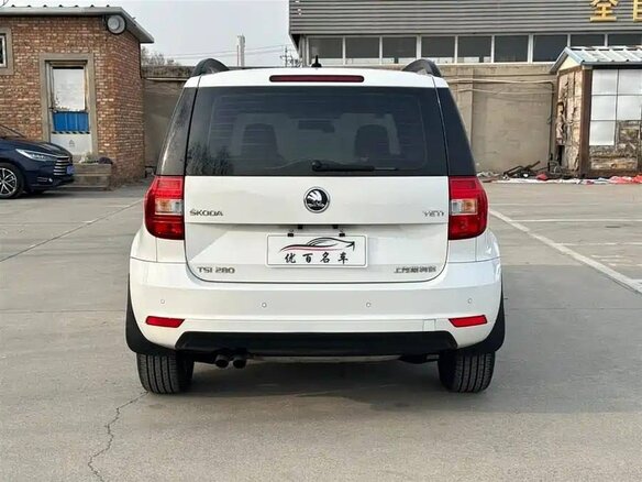 2017 Skoda Yeti I Рестайлинг, белый, 1280000 рублей - вид 2