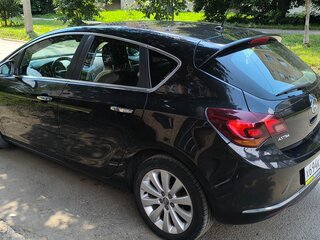 2014 Opel Astra J Рестайлинг, чёрный, 1100000 рублей, вид 3