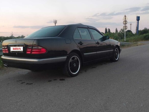 1997 Mercedes-Benz E-Класс 290 II (W210, S210), чёрный, 1000000 рублей - вид 4