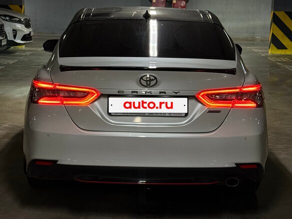 2020 Toyota Camry VIII (XV70), белый, 3200000 рублей - вид 2