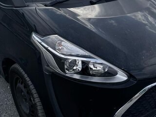 2021 Toyota Sienta II Рестайлинг, чёрный, 1600000 рублей, вид 4