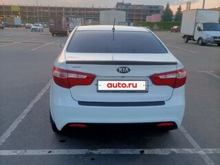 2013 Kia Rio 5-speed III, белый, 666000 рублей, вид 2