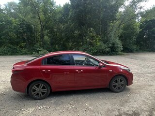 2017 Kia Rio IV, красный, 1030000 рублей, вид 4