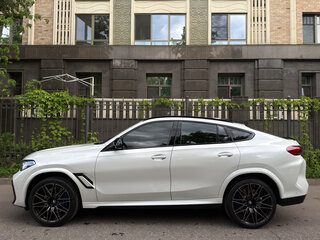2021 BMW X6 M Competition III (F96), белый, 10200000 рублей, вид 4