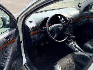 2008 Toyota Avensis II Рестайлинг, серебристый, 510000 рублей, вид 3