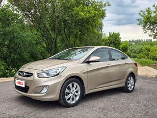 2013 Hyundai Solaris I, бежевый, 875000 рублей, вид 1