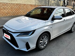 2022 Toyota Yaris IV, белый, 2250000 рублей, вид 1