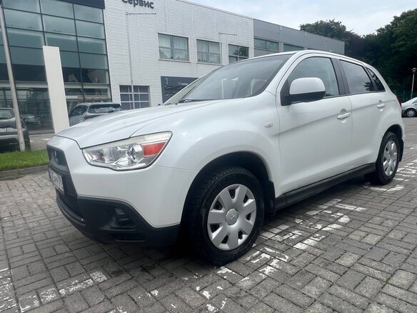 2010 Mitsubishi ASX I, белый, 755000 рублей