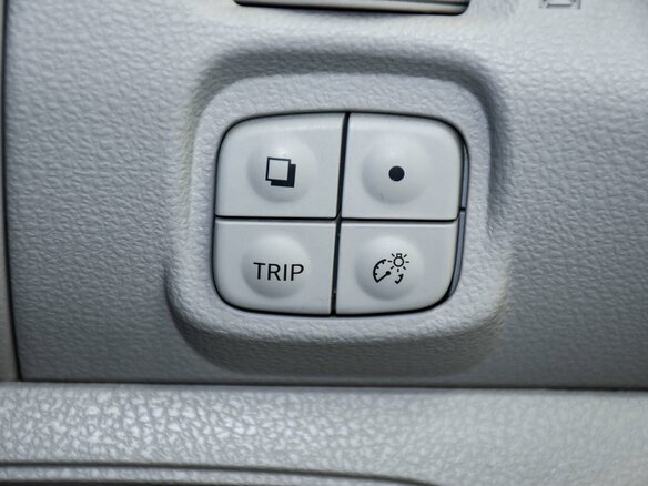 2012 Nissan Leaf (EM57) I (ZE0/AZE0), красный, 729000 рублей - вид 18