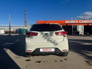 2016 Kia Rio III Рестайлинг, белый, 1110000 рублей, вид 4