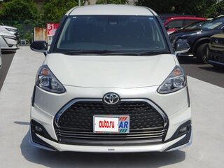 2022 Toyota Sienta II Рестайлинг, белый, 1750000 рублей, вид 3