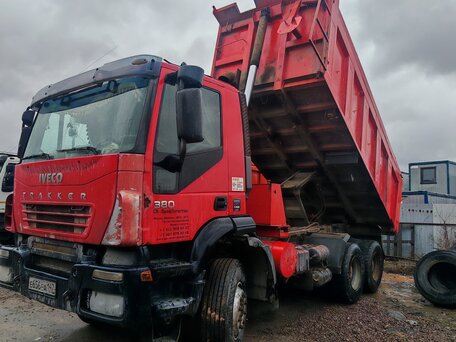2010 Iveco Trakker, красный, 2300000 рублей, вид 1