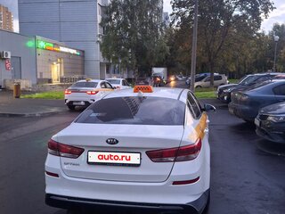 2020 Kia Optima IV Рестайлинг, белый, 1100000 рублей, вид 2