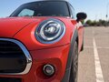 2021 Mini Hatch Cooper III (F55/F56) Рестайлинг, оранжевый - вид 9