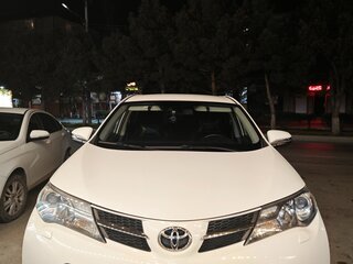 2013 Toyota RAV4 IV (XA40), белый, 1700000 рублей, вид 1