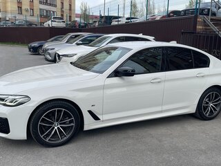 2020 BMW 5 серии 520d xDrive VII (G30/G31/G38) Рестайлинг, белый, 4750000 рублей, вид 3