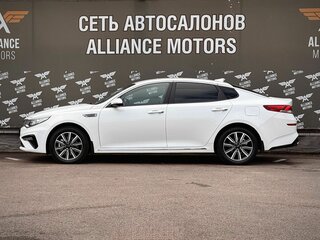 2019 Kia Optima IV Рестайлинг, белый, 2165000 рублей, вид 4