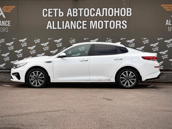 2019 Kia Optima IV Рестайлинг, белый, 2165000 рублей - вид 3