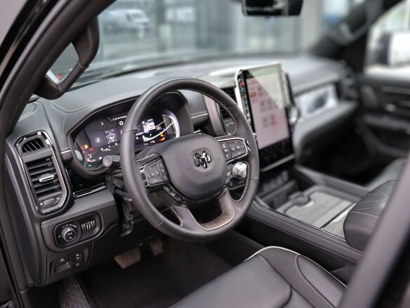 2026 Ram 1500 Crew Cab V Рестайлинг, чёрный, 11690000 рублей - вид 2