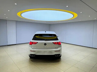 2023 Volkswagen Golf VIII, белый, 2061255 рублей, вид 4
