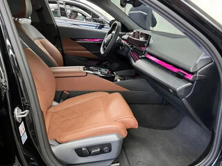 2023 BMW 5 серии 530i xDrive VIII (G60/G61/G68), чёрный, 5880000 рублей, вид 5