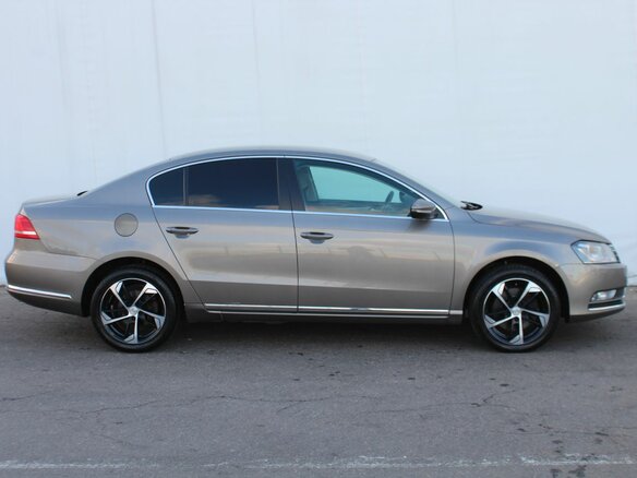 2011 Volkswagen Passat B7, коричневый, 790000 рублей - вид 7