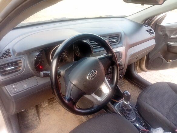 2013 Kia Rio 5-speed III, бежевый, 580000 рублей - вид 17