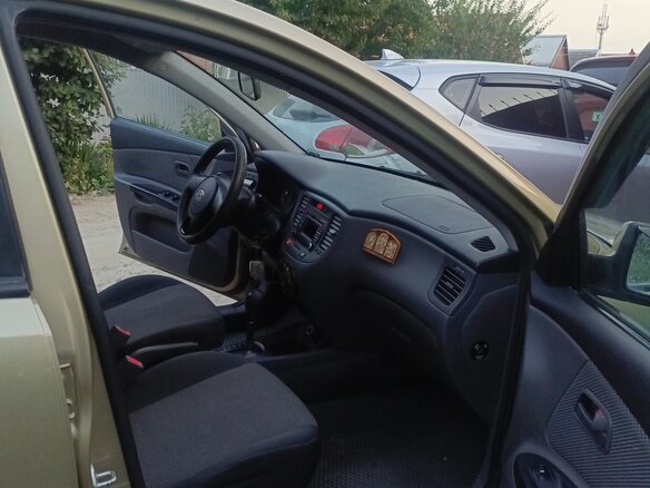 2011 Kia Rio II Рестайлинг, бежевый, 550000 рублей - вид 5