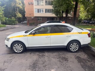 2017 Skoda Octavia III (A7) Рестайлинг, белый, 650000 рублей, вид 4