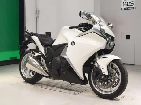 2010 Honda VFR 1200, белый, 700000 рублей, вид 1