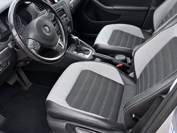 2012 Volkswagen Jetta VI, серебристый, 1395000 рублей - вид 5