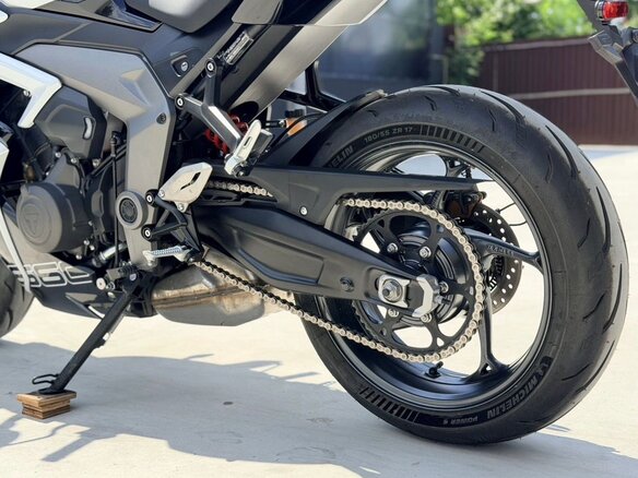 2025 Triumph Daytona 660, белый - вид 14