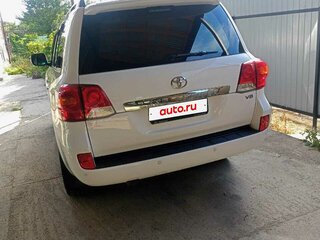 2012 Toyota Land Cruiser 200 Series Рестайлинг 1, белый, 3500000 рублей, вид 3