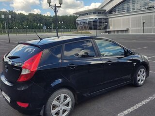 2013 Hyundai Solaris I, чёрный, 650000 рублей, вид 4