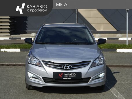 2015 Hyundai Solaris I Рестайлинг, серебристый, 683000 рублей, вид 3