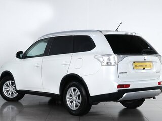 2014 Mitsubishi Outlander III Рестайлинг, белый, 1399000 рублей, вид 4