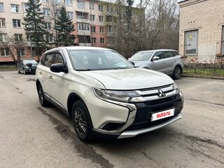 2016 Mitsubishi Outlander III Рестайлинг 2, белый, 1450000 рублей, вид 2