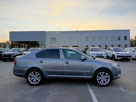 2012 Skoda Octavia II (A5) Рестайлинг, серый, 777000 рублей, вид 4