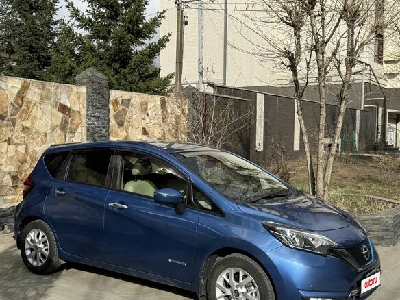 2018 Nissan Note e-Power II Рестайлинг, синий, 1280000 рублей - вид 1
