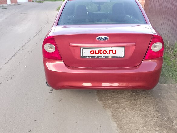 2010 Ford Focus II Рестайлинг, красный, 550000 рублей - вид 4
