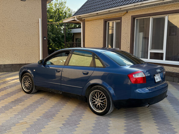 2002 Audi A4 II (B6), синий - вид 6