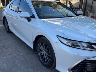 2021 Toyota Camry VIII (XV70) Рестайлинг, белый, 2900000 рублей, вид 3
