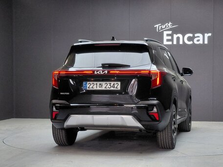 2023 Kia Seltos I Рестайлинг, чёрный, 2163000 рублей, вид 4
