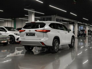 2025 Toyota Highlander IV (XU70), белый, 5450000 рублей, вид 4